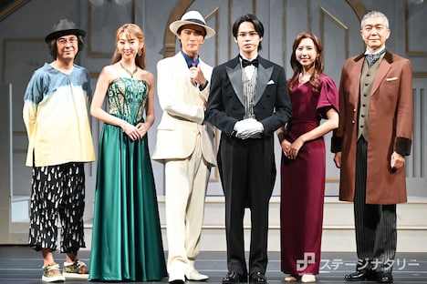 音楽劇「謎解きはディナーのあとで」初日会見の様子。左から河原雅彦、凪七瑠海、橋本良亮、上田竜也、玉井詩織、大澄賢也。