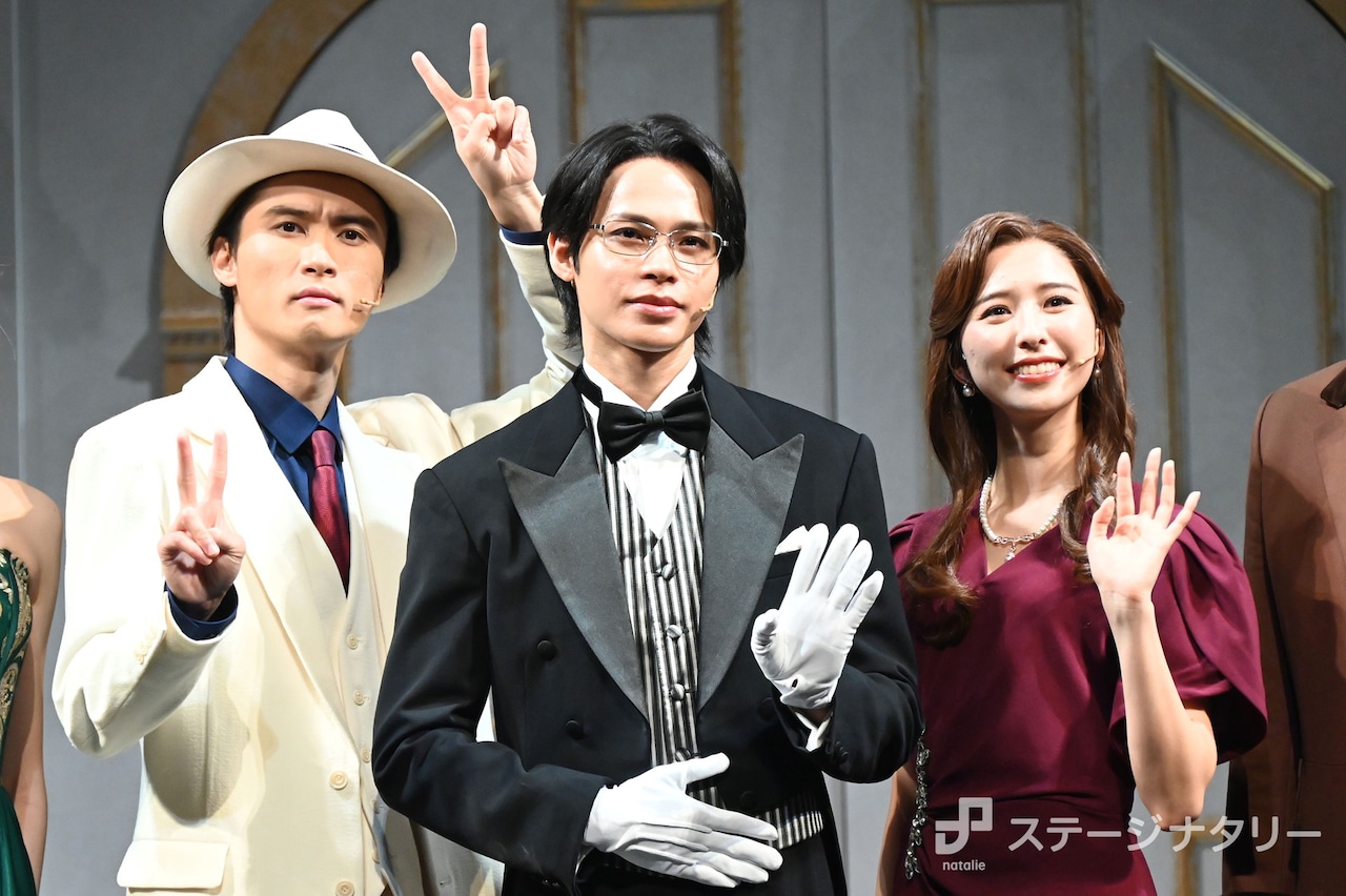 左から橋本良亮、上田竜也、玉井詩織。