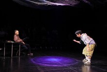 文学座 アトリエの会「野良豚 Wild Boar」より。（撮影：宮川舞子）