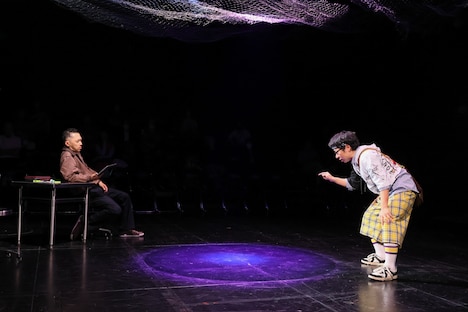 文学座 アトリエの会「野良豚 Wild Boar」より。（撮影：宮川舞子）