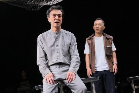 文学座 アトリエの会「野良豚 Wild Boar」より。（撮影：宮川舞子）