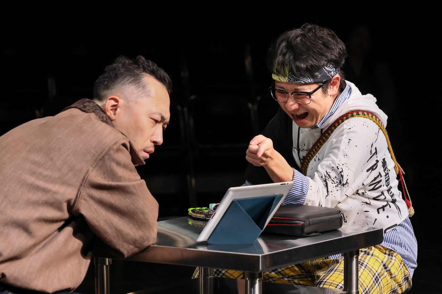 文学座 アトリエの会「野良豚 Wild Boar」より。（撮影：宮川舞子）