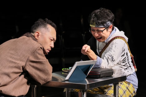 文学座 アトリエの会「野良豚 Wild Boar」より。（撮影：宮川舞子）