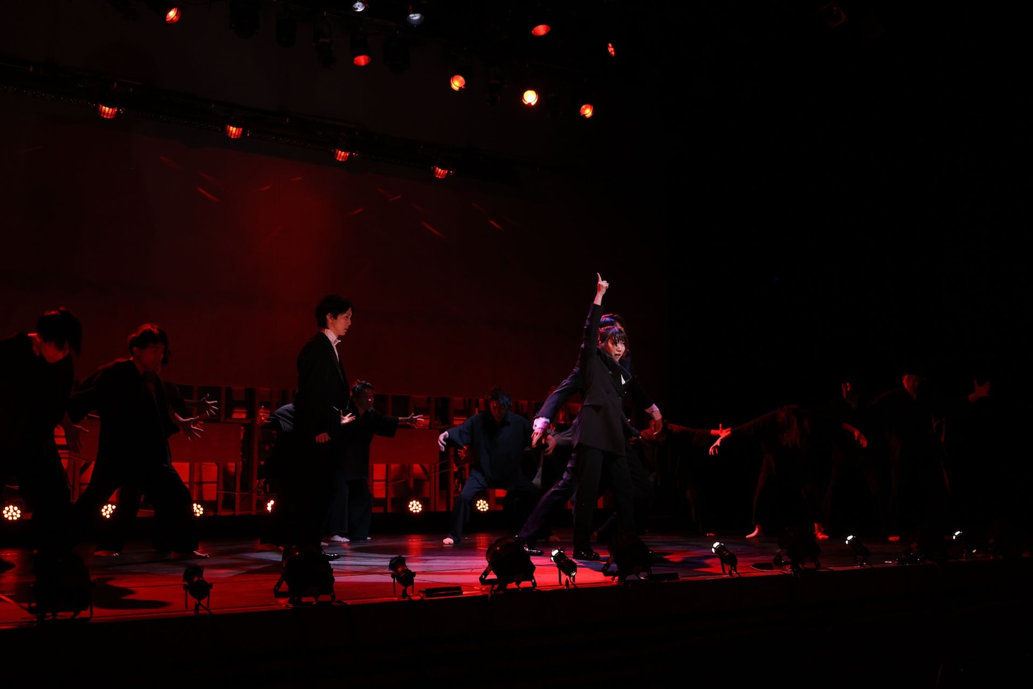 柿喰う客 新作本公演2025「超音波」より。（撮影：サギサカユウマ）
