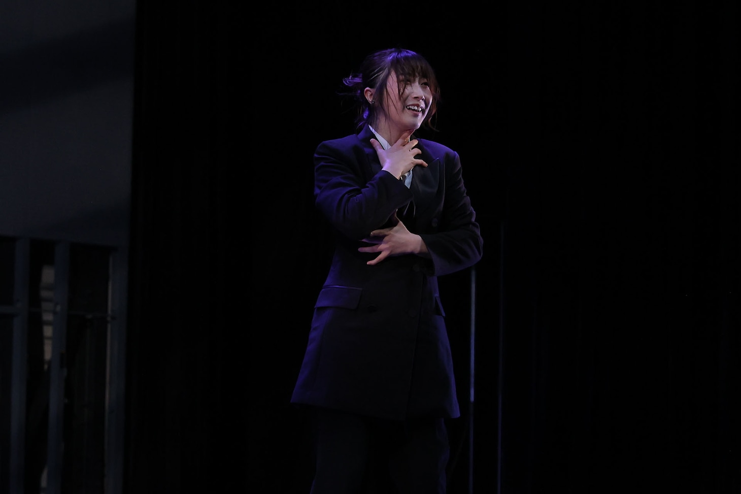 柿喰う客 新作本公演2025「超音波」より。（撮影：サギサカユウマ）