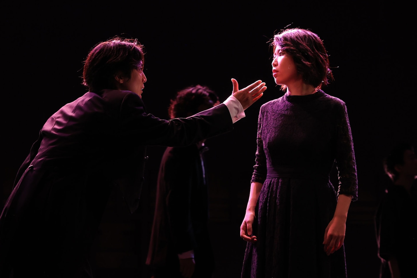 柿喰う客 新作本公演2025「超音波」より。（撮影：サギサカユウマ）