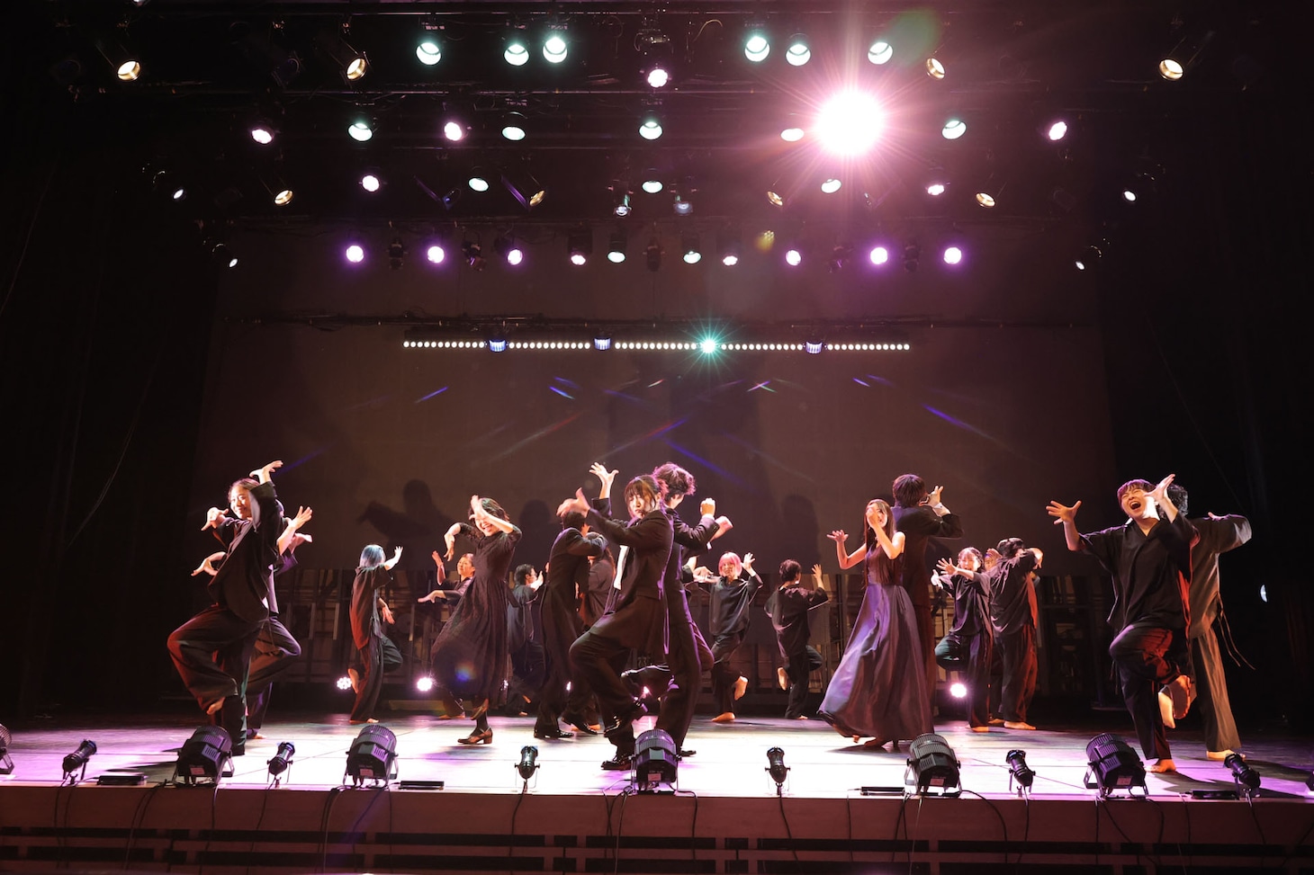 柿喰う客 新作本公演2025「超音波」より。（撮影：サギサカユウマ）