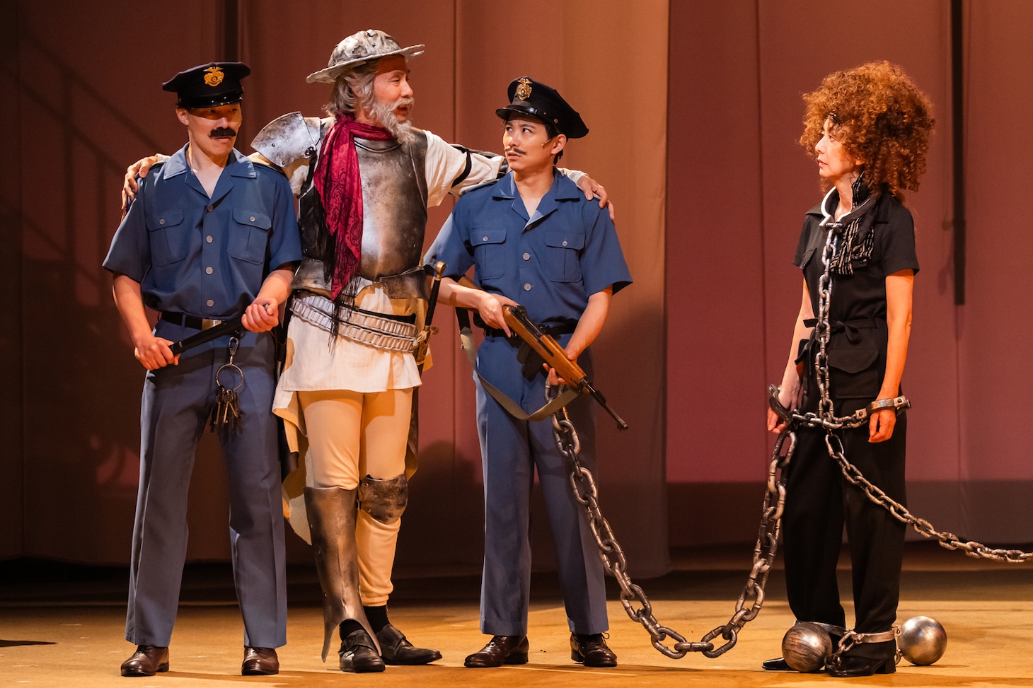 KAAT神奈川芸術劇場プロデュース「最後のドン・キホーテ THE LAST REMAKE of Don Quixote」より。（撮影：引地信彦）