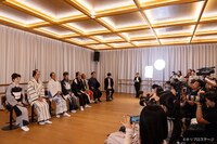 舞台「中村仲蔵 ～歌舞伎王国 下剋上異聞～」上海公演の開幕前会見の様子。