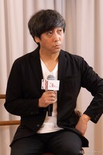 舞台「中村仲蔵 ～歌舞伎王国 下剋上異聞～」上海公演の開幕前会見より、蓬莱竜太。