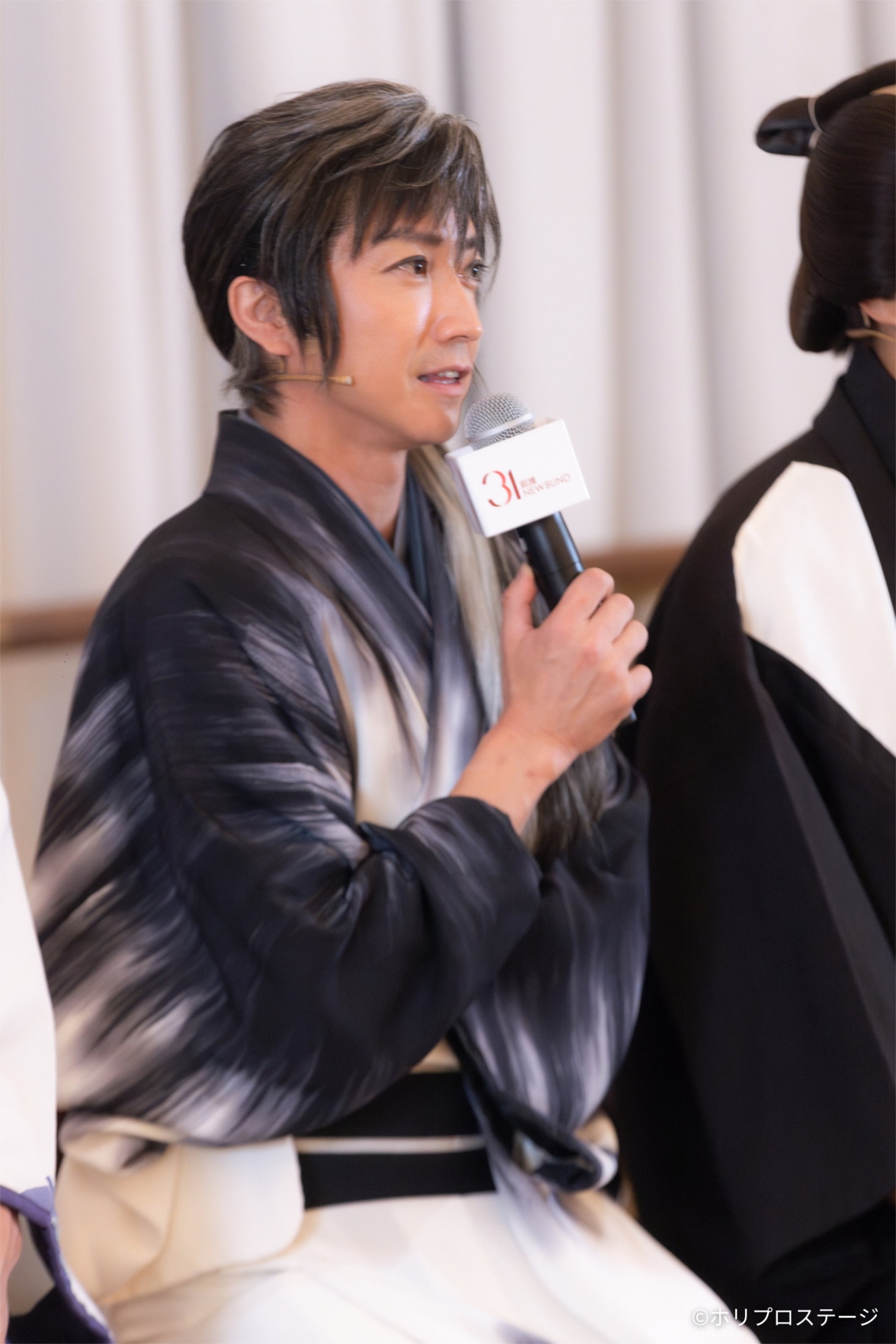 舞台「中村仲蔵 ～歌舞伎王国 下剋上異聞～」上海公演の開幕前会見より、藤原竜也。