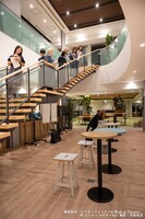 「シアターウォーク／A Walk in Theater」より。