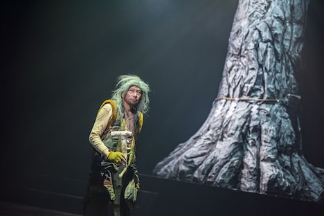 札幌演劇シーズン2025 森崎博之脚本演出作品「HONOR~守り続けた痛みと共に」より。(撮影:坂井亨輔)