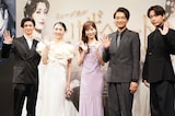 左から古川雄大、望海風斗、明日海りお、井上芳雄、山崎育三郎。