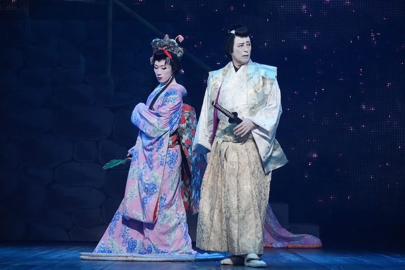 2025年劇団☆新感線 45周年興行・秋冬公演 チャンピオンまつり いのうえ歌舞伎「爆烈忠臣蔵～桜吹雪 THUNDERSTRUCK」より。（撮影：田中亜紀）