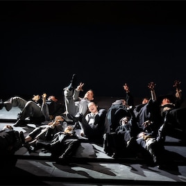 カフカ原作のオペラ「変身」新演出版、KAAT公演が本日開幕