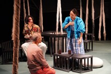 劇団俳優座 No.360「霧ぬけて」より。（撮影：鷹野晃）