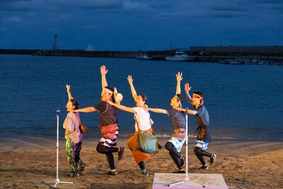 スリーピルバーグス 第3回野外公演 in ビーチ！「歌唱劇 パラダイスをくちずさむ」より。