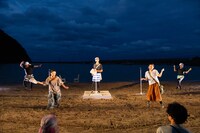 スリーピルバーグス 第3回野外公演 in ビーチ！「歌唱劇 パラダイスをくちずさむ」より。