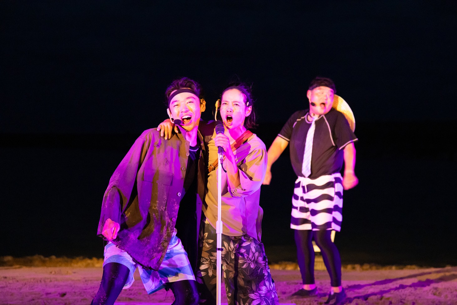 スリーピルバーグス 第3回野外公演 in ビーチ！「歌唱劇 パラダイスをくちずさむ」より。