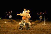 スリーピルバーグス 第3回野外公演 in ビーチ！「歌唱劇 パラダイスをくちずさむ」より。