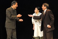 劇団青年座 第262回公演「柿紅葉のころ」より。（撮影：坂本正郁）