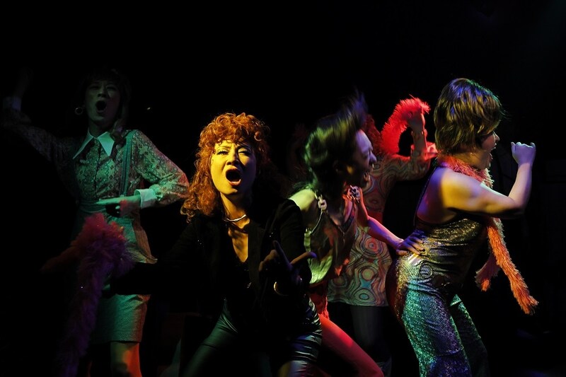 「STAGS and HENS -THE REMIX-」より。(撮影:横田敦史)