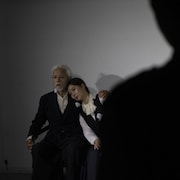 “禁欲と反復と増幅の演劇”、佐々木敦演出「だれか、来る」スタート