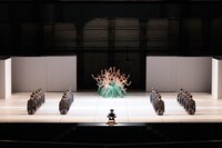 東京バレエ団「M」より。（Photo by Shoko Matsuhashi）