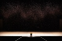 東京バレエ団「M」より。（Photo by Shoko Matsuhashi）