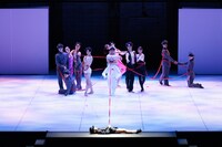 東京バレエ団「M」より。（Photo by Shoko Matsuhashi）