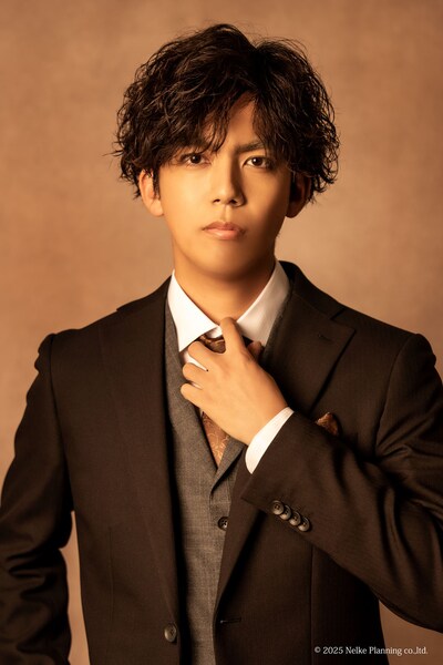 明智小五郎役の竹下健人。