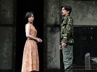 パルコ・プロデュース2025「ヴォイツェック」より。（撮影：細野晋司）