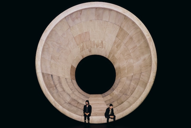 「ゴドーを待ちながら」より。（Photo by Andy Henderson）