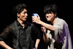 小松準弥らが繰り広げる、レコーディングスタジオが舞台のホチキス新作「ワンマイク」開幕