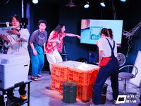 コメディアス 第8回公演「紙を共に刷りぬ」より。