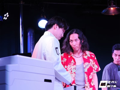 コメディアス 第8回公演「紙を共に刷りぬ」より。