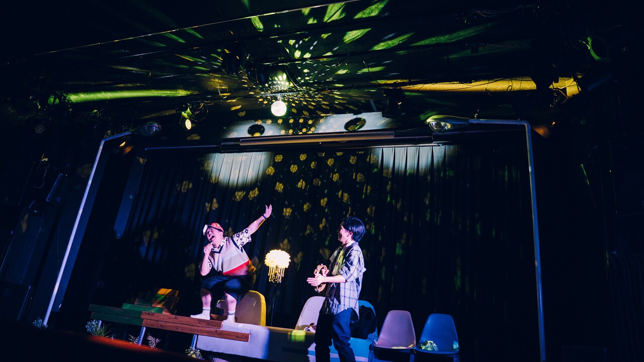 泣くことと泣けることの明るい可能性を考えた、ロロの“Podcast演劇”「まれな人」開幕