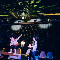 泣くことと泣けることの明るい可能性を考えた、ロロの“Podcast演劇”「まれな人」開幕