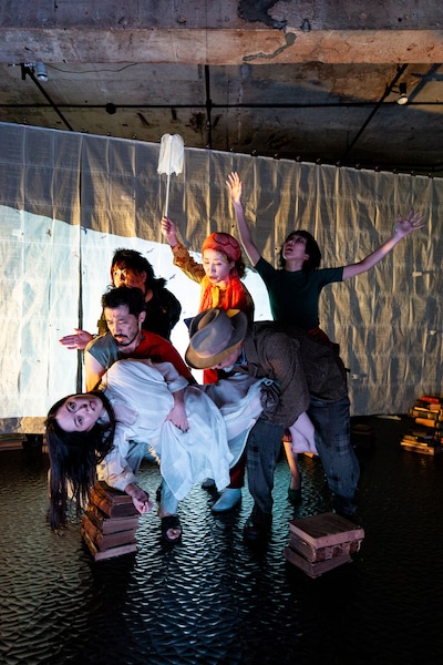 地点「巨匠とマルガリータ」より。（撮影：松見拓也）