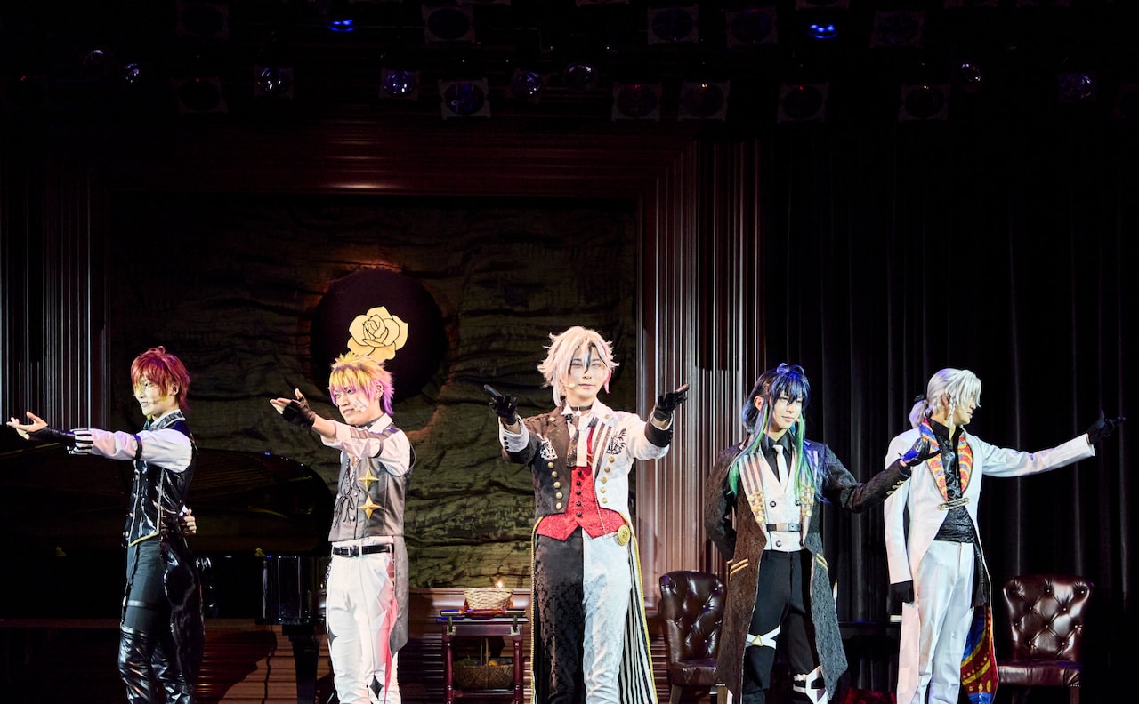 「Butlers’ 歌劇『悪魔執事と黒い猫』Devils’ Harvest シークレットディナーショー」より。（撮影：山下侑毅 / timeties）