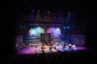 王嘉明 / Shakespeare's Wild Sisters Group×タニノクロウ / 庭劇団ペニノ「誠實浴池 せいじつよくじょう」兵庫公演より。（撮影：松原豊）