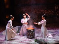 王嘉明 / Shakespeare's Wild Sisters Group×タニノクロウ / 庭劇団ペニノ「誠實浴池 せいじつよくじょう」兵庫公演より。（撮影：松原豊）