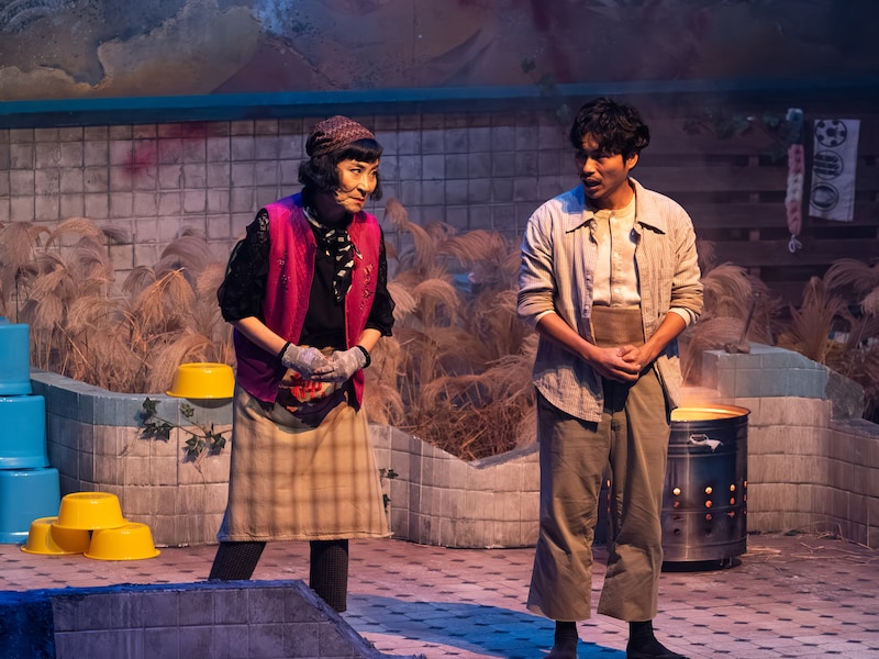 王嘉明 / Shakespeare's Wild Sisters Group×タニノクロウ / 庭劇団ペニノ「誠實浴池 せいじつよくじょう」兵庫公演より。（撮影：松原豊）