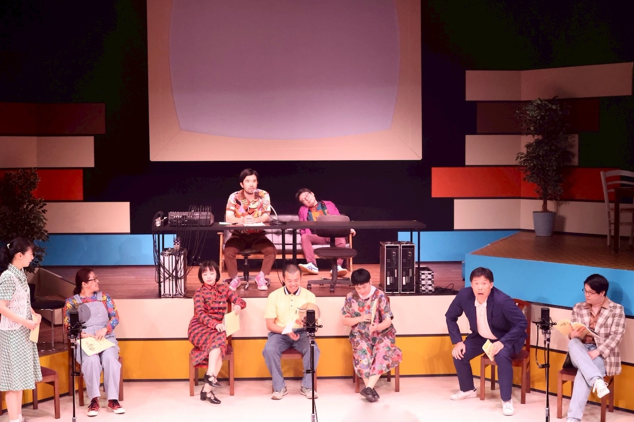 MITAKA“Next”Selection 26th 東京にこにこちゃん新作公演「ドント・ルック・バック・イン・マイ・ボイス」より。（撮影：明田川志保）