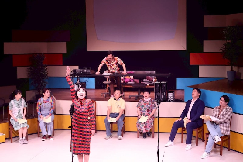 MITAKA“Next”Selection 26th 東京にこにこちゃん新作公演「ドント・ルック・バック・イン・マイ・ボイス」より。（撮影：明田川志保）