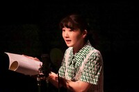 MITAKA“Next”Selection 26th 東京にこにこちゃん新作公演「ドント・ルック・バック・イン・マイ・ボイス」より。（撮影：明田川志保）