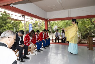 洲本八幡神社で行われた公演成功祈願の様子。