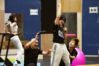 舞台「いつかアイツに会いに行く」稽古の様子。（撮影：五月女菜穂）