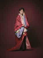 内田秀のビジュアル。